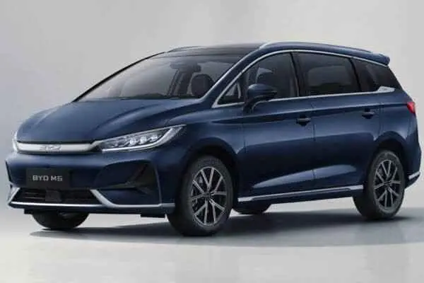 BYD M6